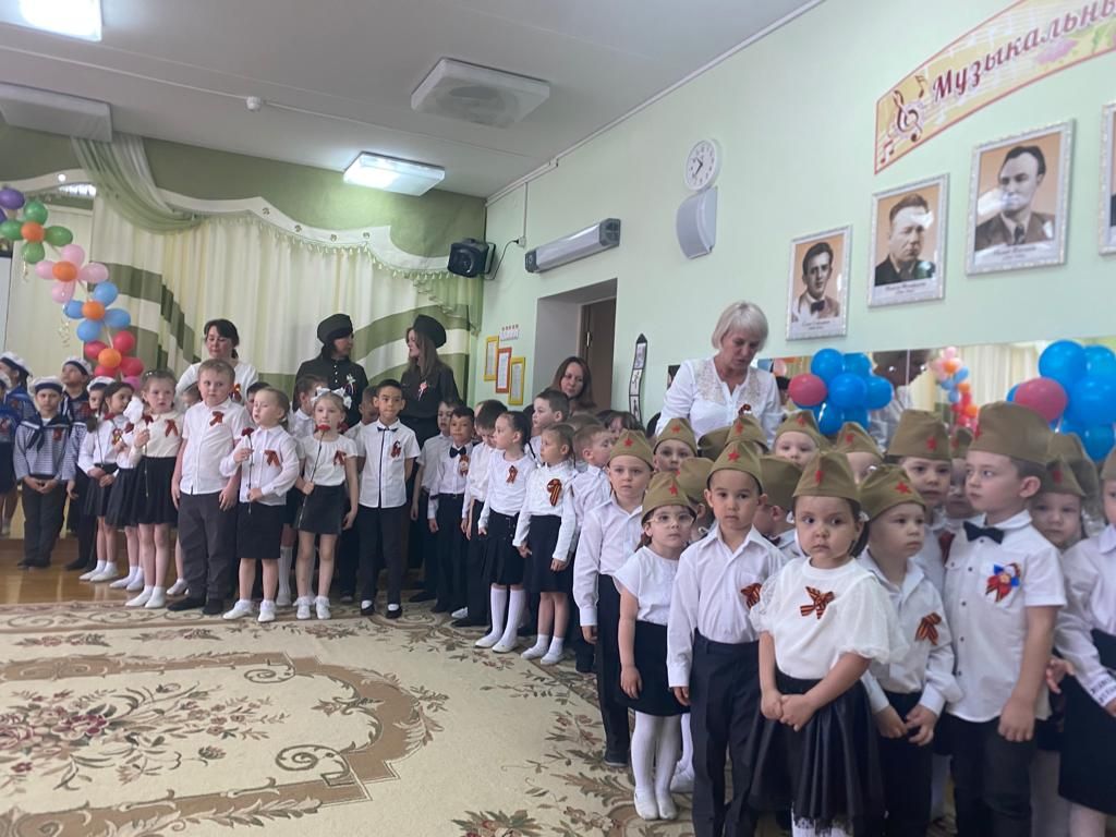 В честь Дня Победы в Лениногорске в детский сад пришли полицейские