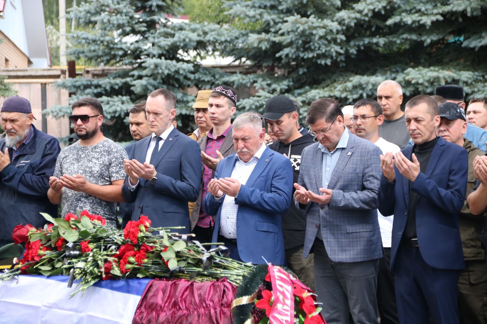 27 июня в Лениногорске простились с погибшим мобилизованным Ренатом Насыбуллиным