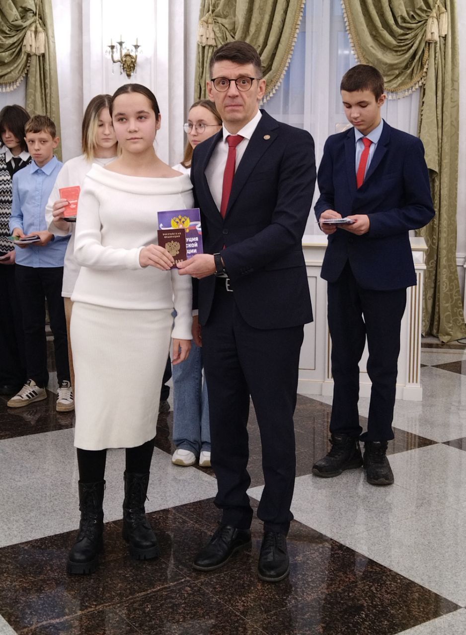 Около 20 юных жителей Лениногорска получили паспорт гражданина РФ