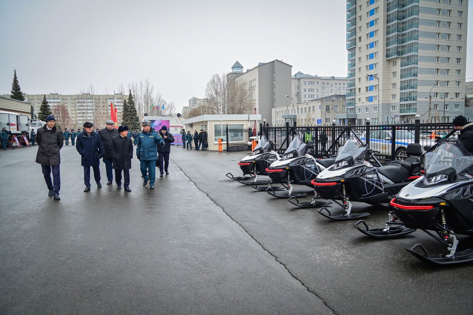 Рустам Минниханов встретился с представителями МЧС