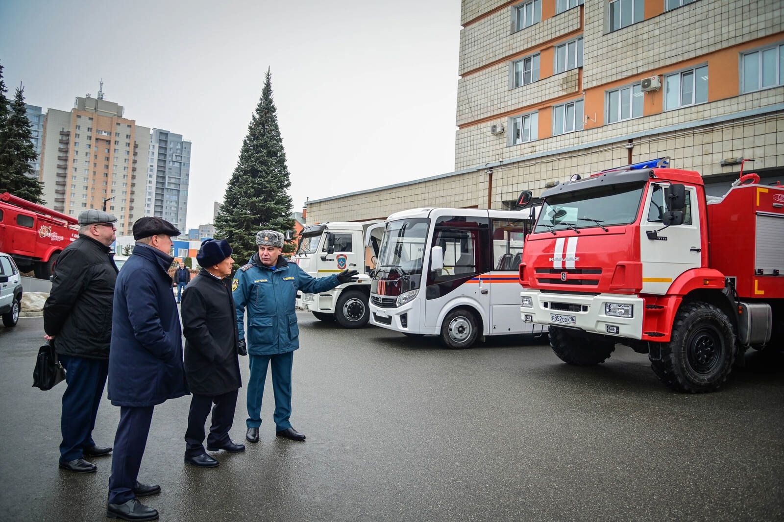 Рустам Минниханов встретился с представителями МЧС