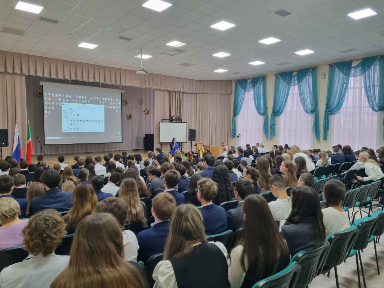 В одной из школ Лениногорска провели беседу «Безопасность на дорогах»