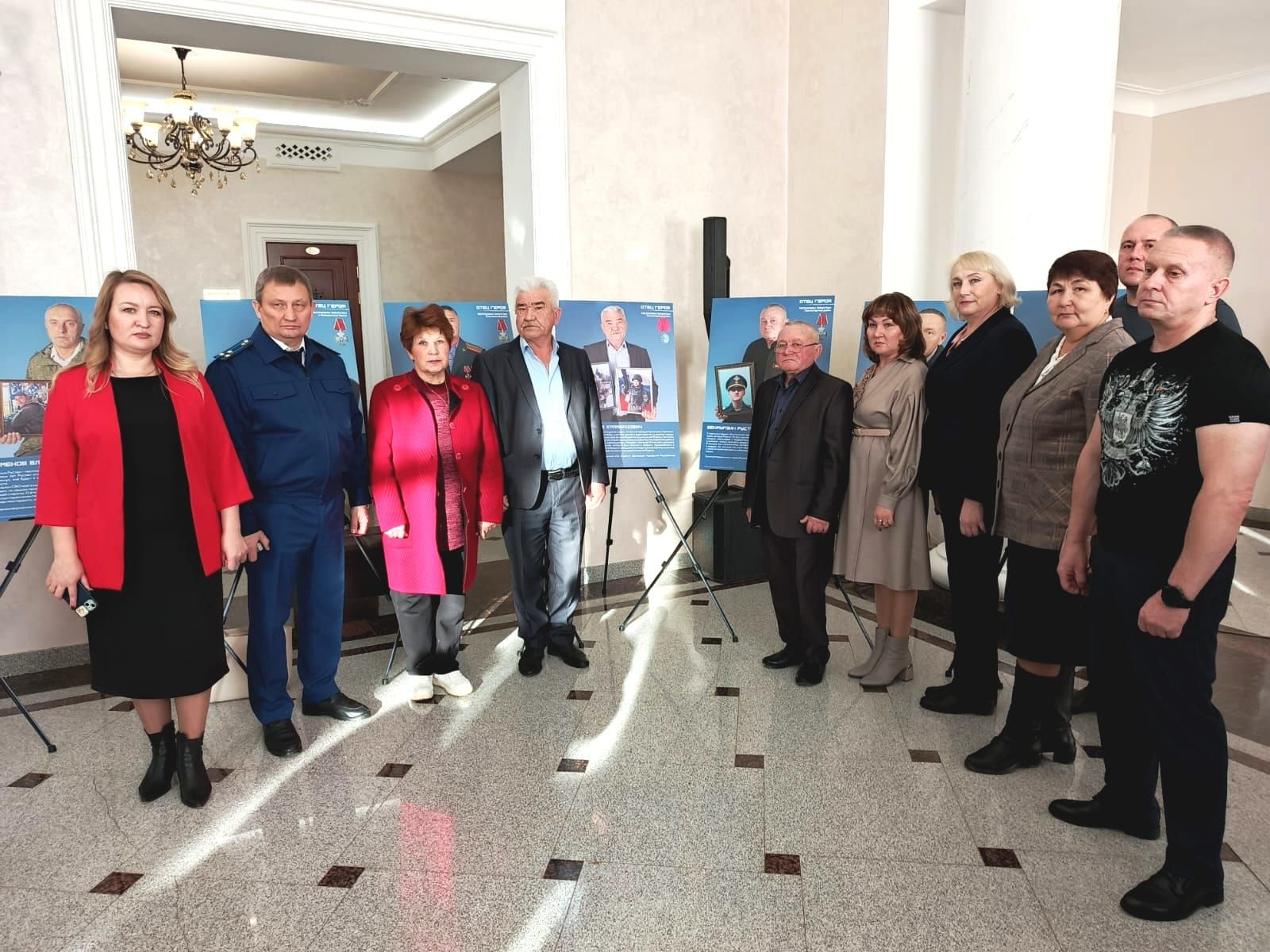 В Лениногорске открылась выставка «Отец героя»