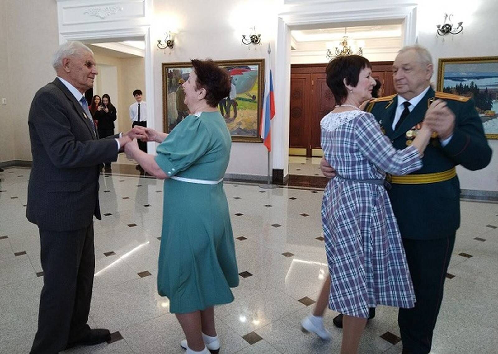 Во Дворце культуры Лениногорска прошел торжественный бал в честь Дня защитника Отечества