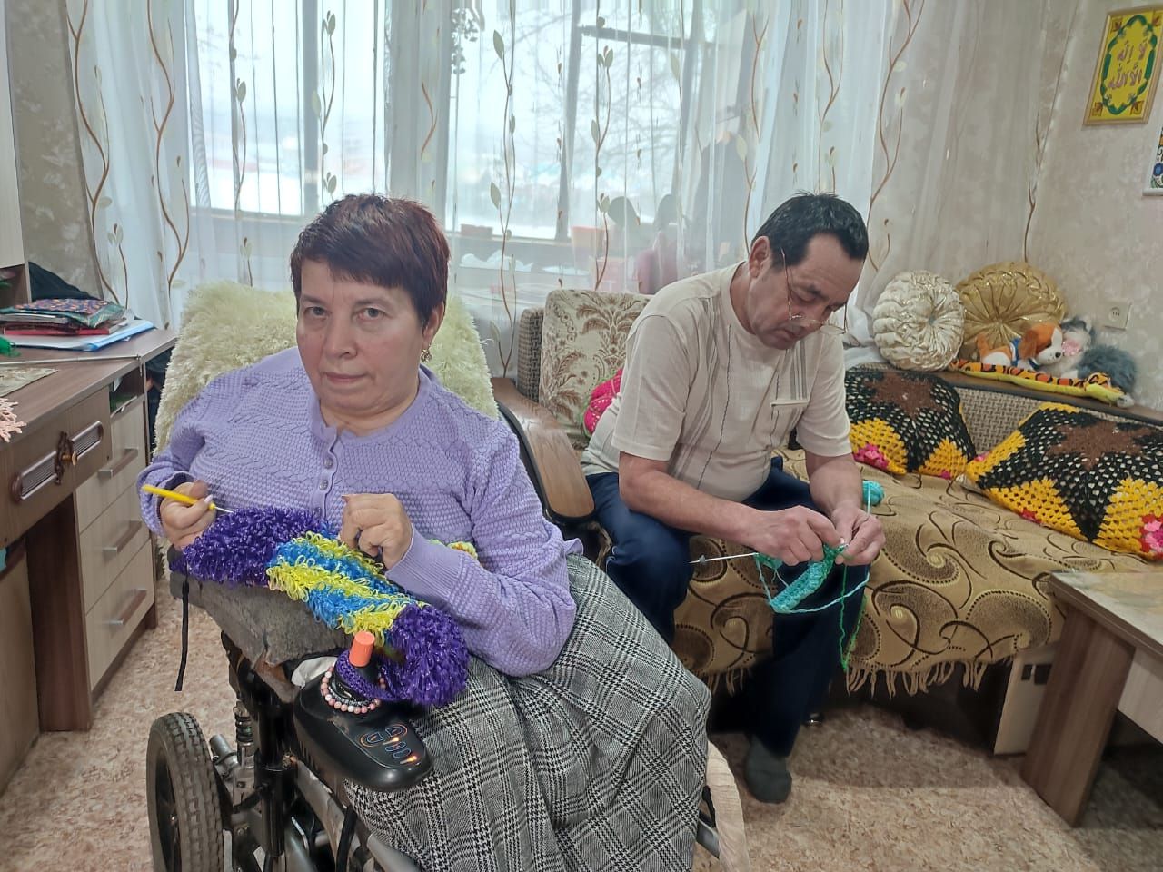 За спицы взялись даже мужчины!