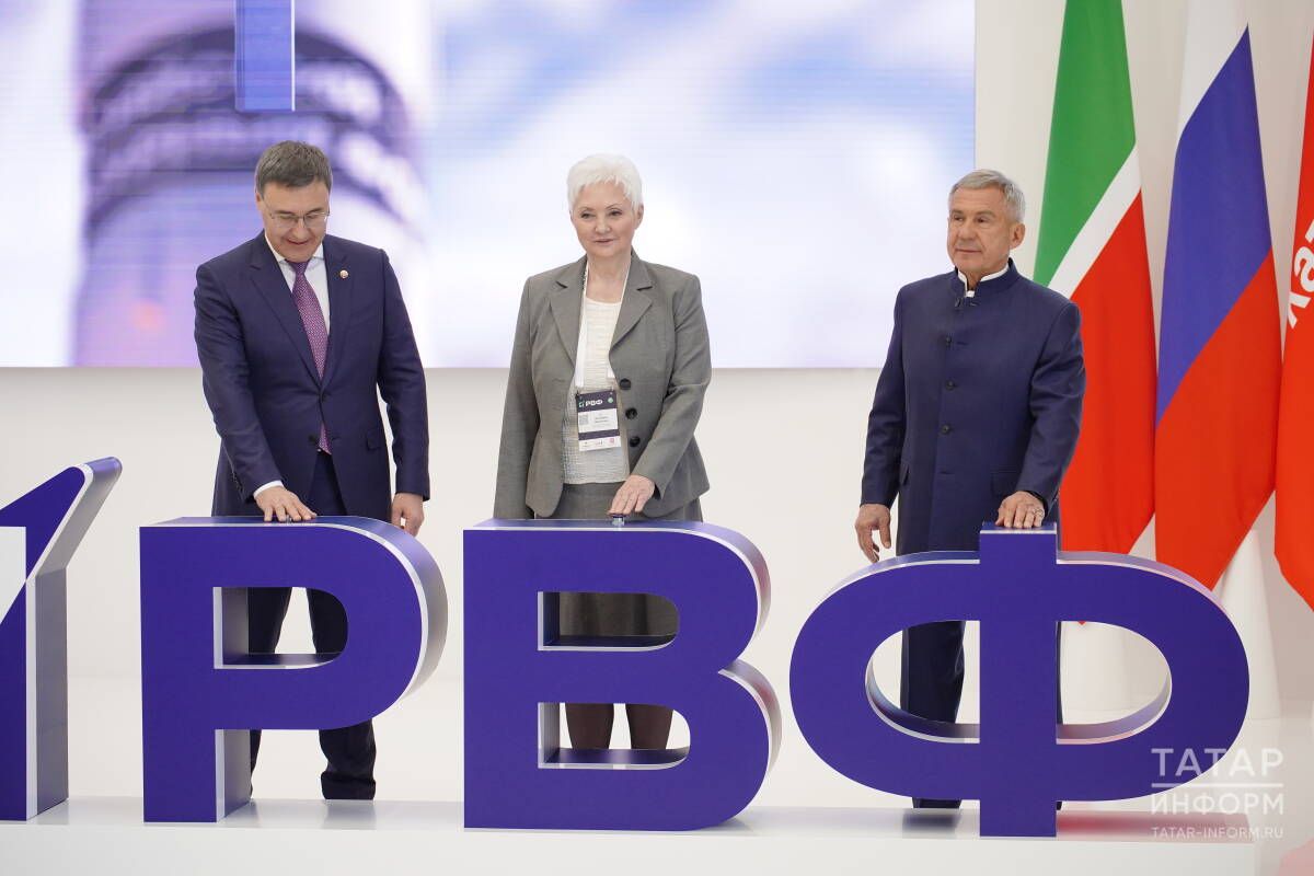 Минниханов и Фальков открыли венчурный форум в Казани