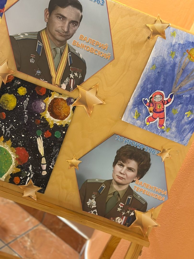 В Лениногорске первоклассники подготовили выставку рисунков ко Дню космонавтики