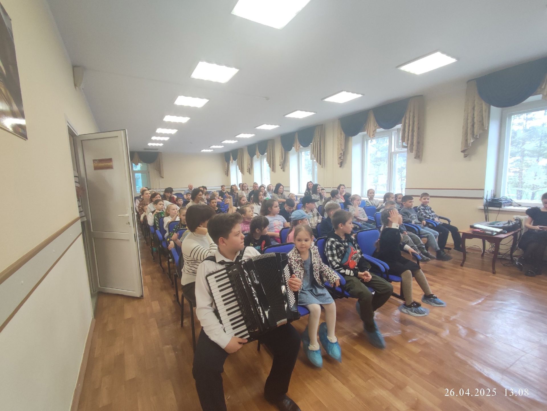 В Лениногорске дети получили возможность выбирать музыкальный инструмент для обучения музыке