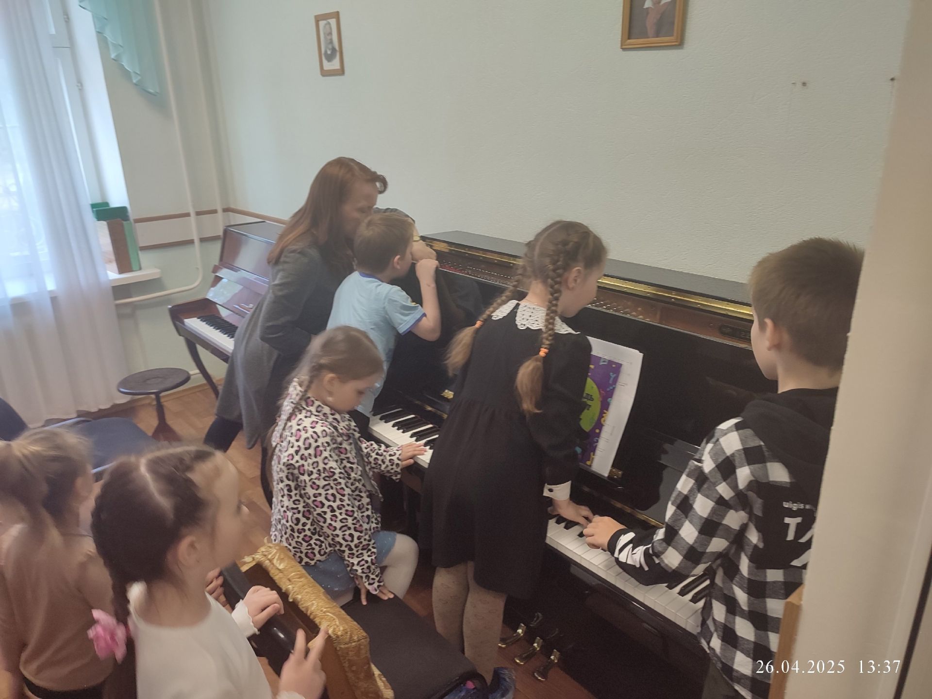 В Лениногорске дети получили возможность выбирать музыкальный инструмент для обучения музыке