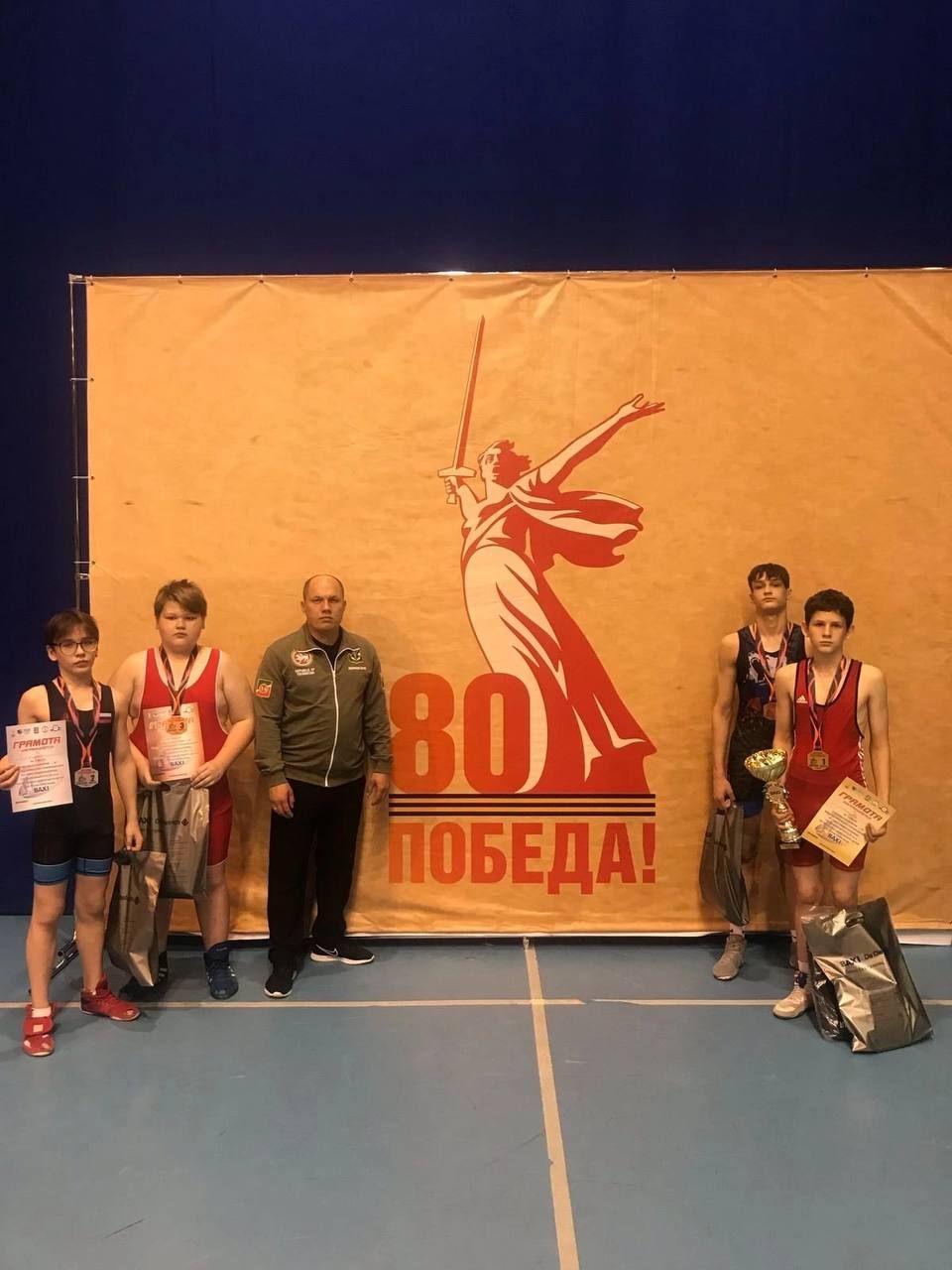 Лениногорские борцы заняли призовые места турнире в Октябрьском