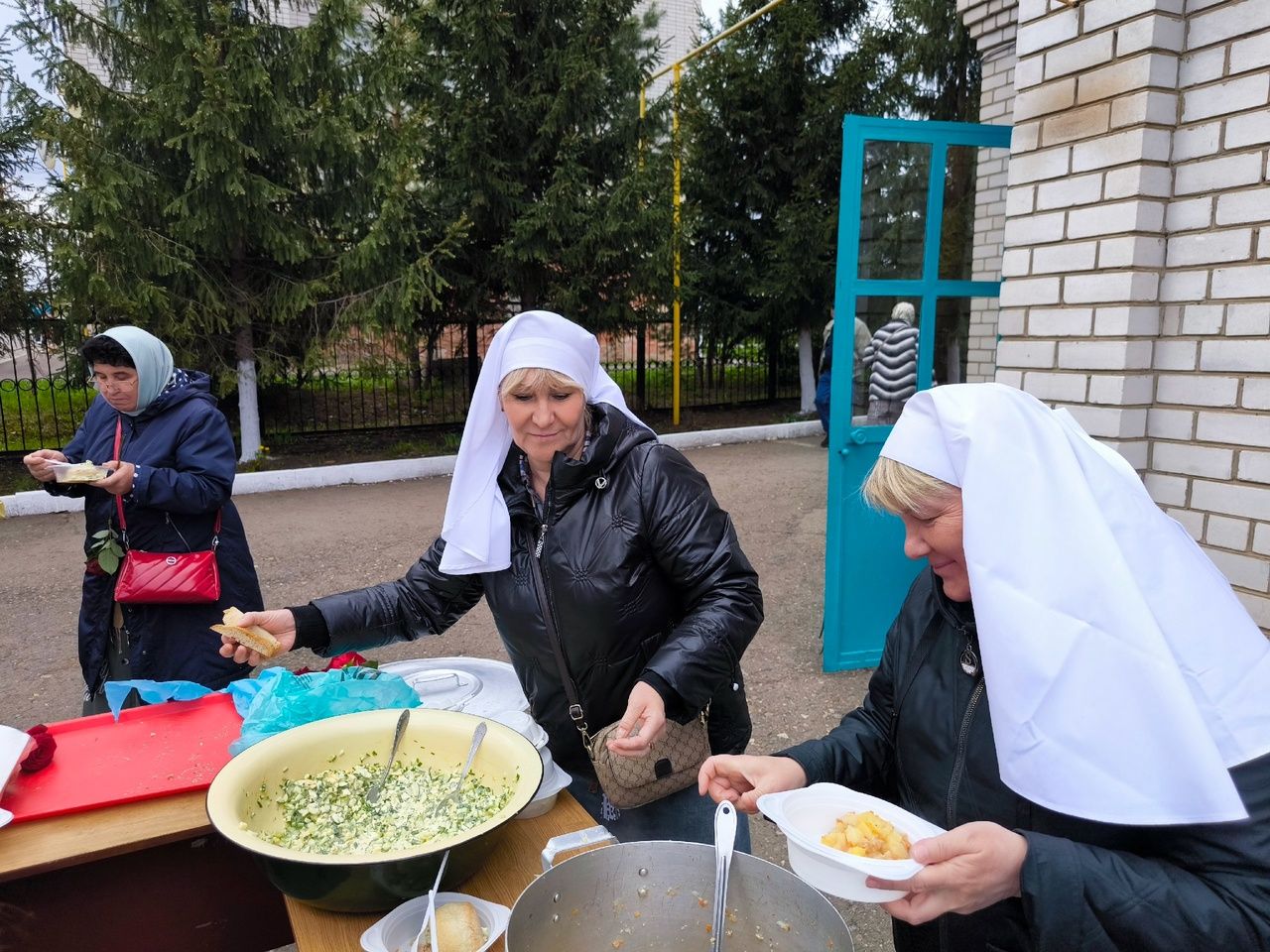 Православная церковь Лениногорска поздравила женщин с праздником - Днём жён-мироносиц