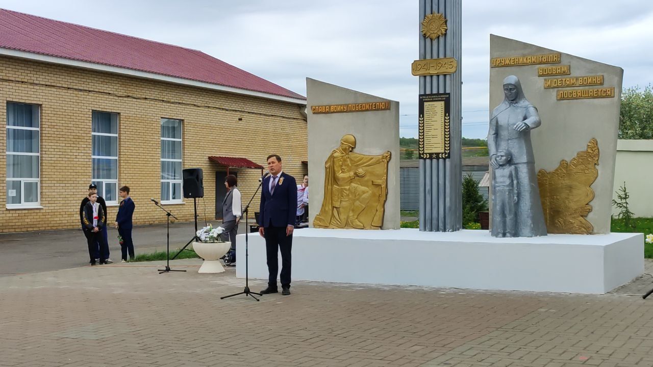 На родине трёх героев Советского Союза - посёлке Шугурово Лениногорского района прошёл митинг