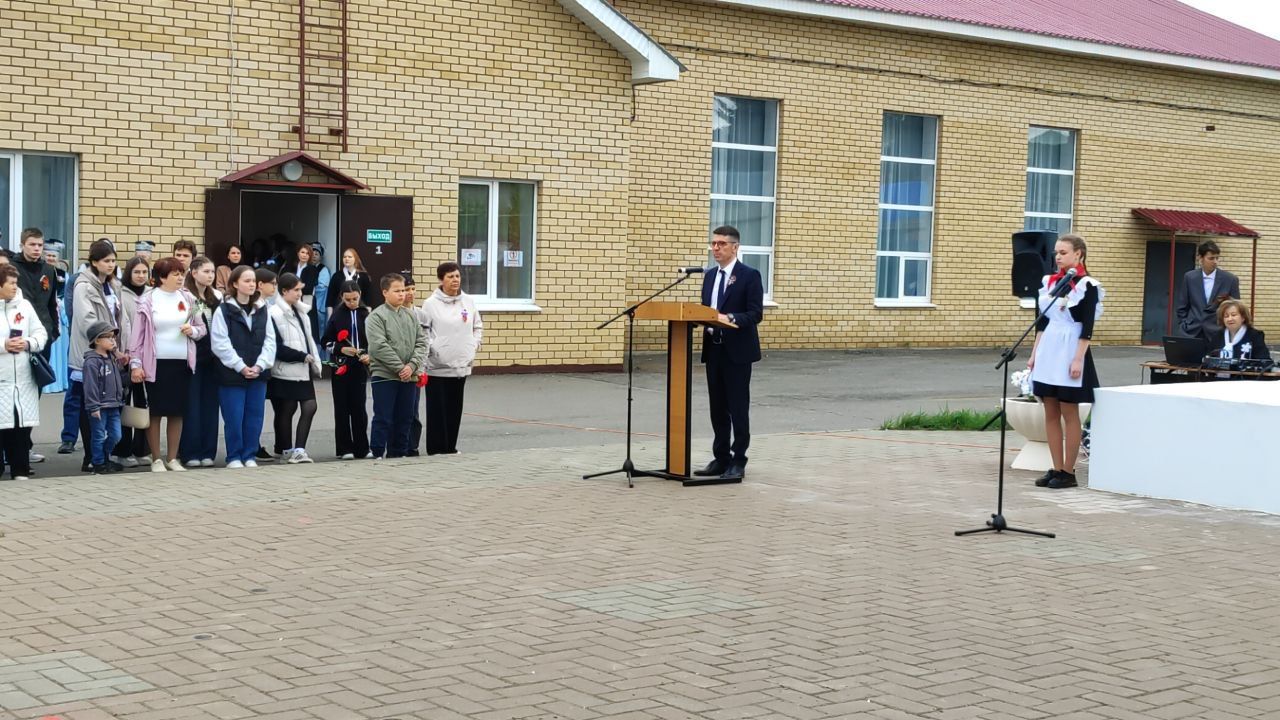 На родине трёх героев Советского Союза - посёлке Шугурово Лениногорского района прошёл митинг