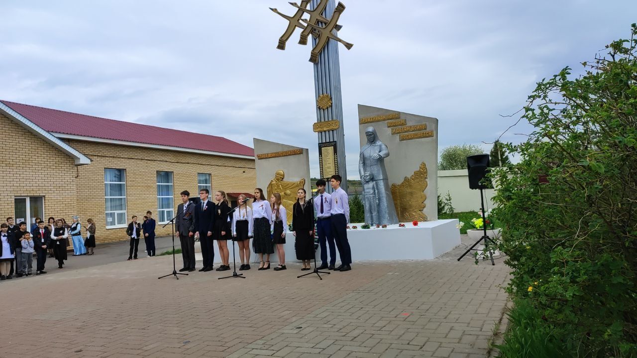 На родине трёх героев Советского Союза - посёлке Шугурово Лениногорского района прошёл митинг