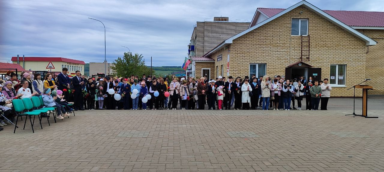 На родине трёх героев Советского Союза - посёлке Шугурово Лениногорского района прошёл митинг