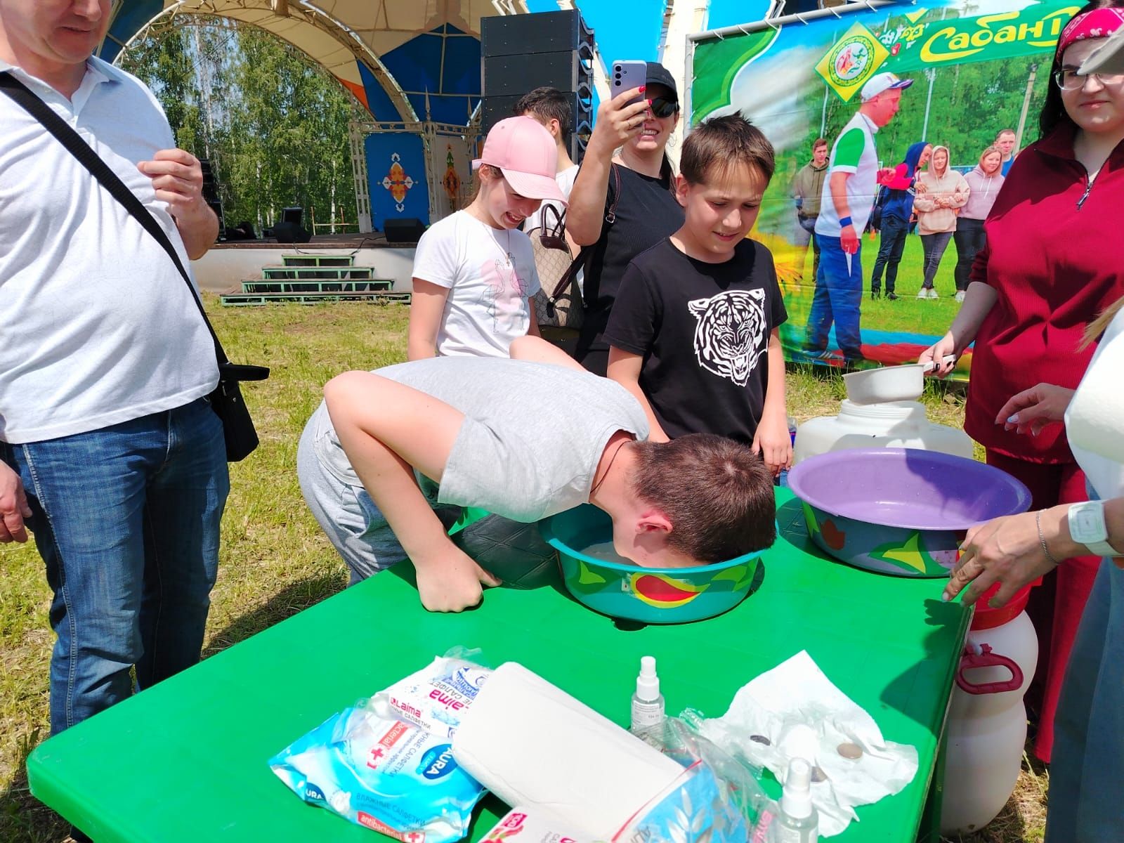 На Сабантуе лениногорцы состязались в народных играх