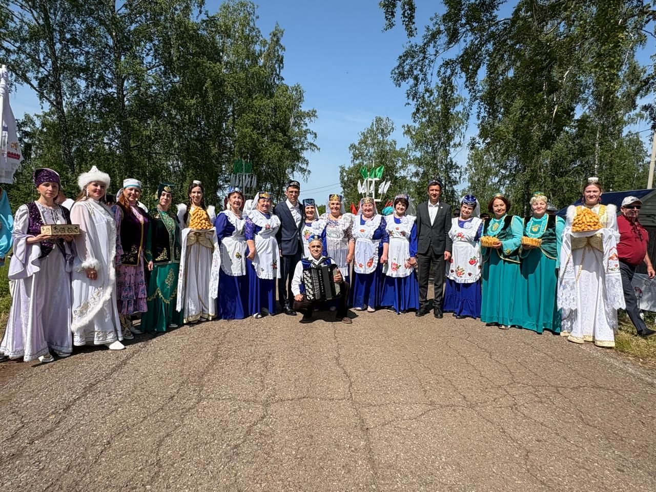 В Лениногорске на Сабантуе гости смогли познакомиться с национальными двориками