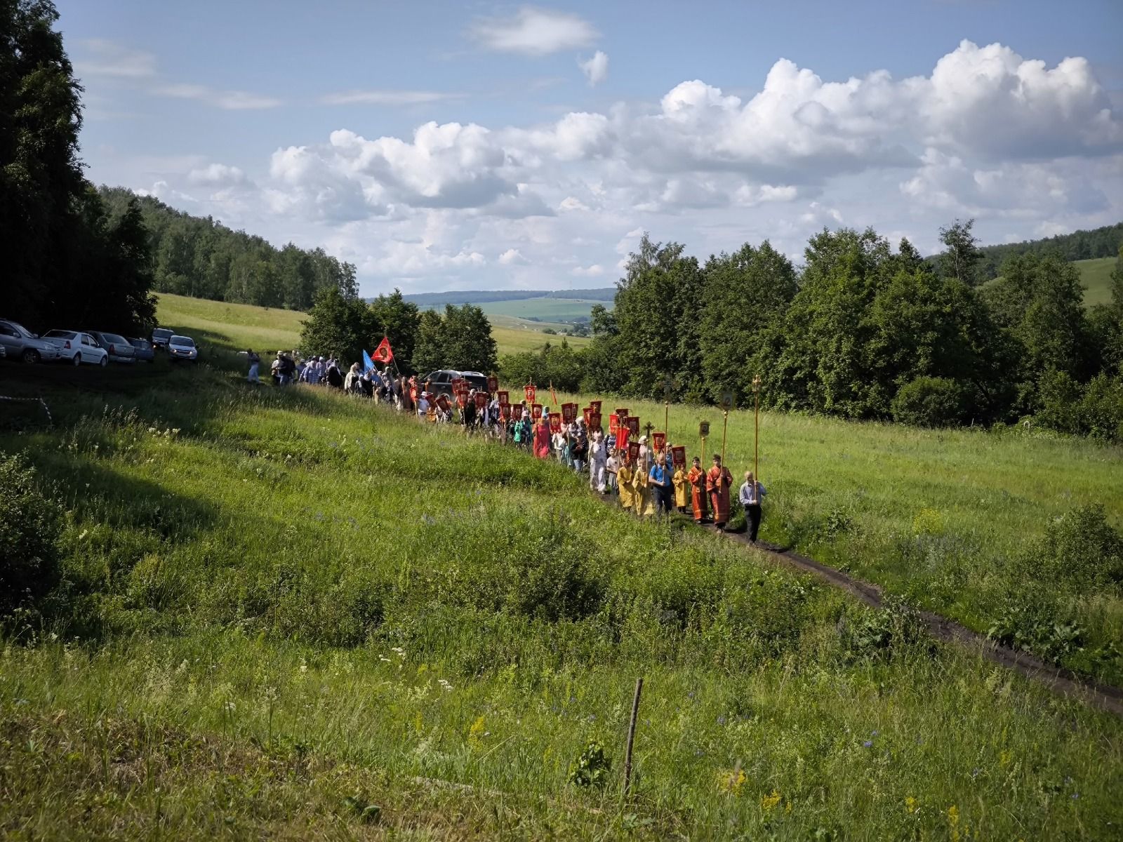 В Лениногорском районе прошёл крестный ход до родника, где в XIX веке было чудесное явление