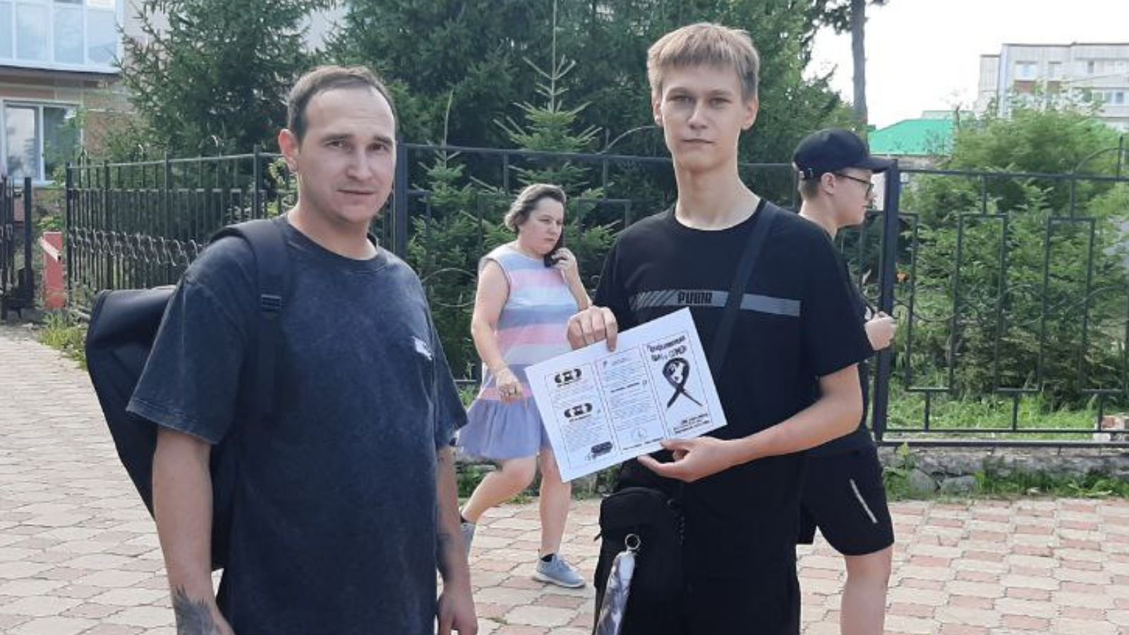 В Лениногорске активисты провели акцию «Молодежь XXI века против СПИДа»