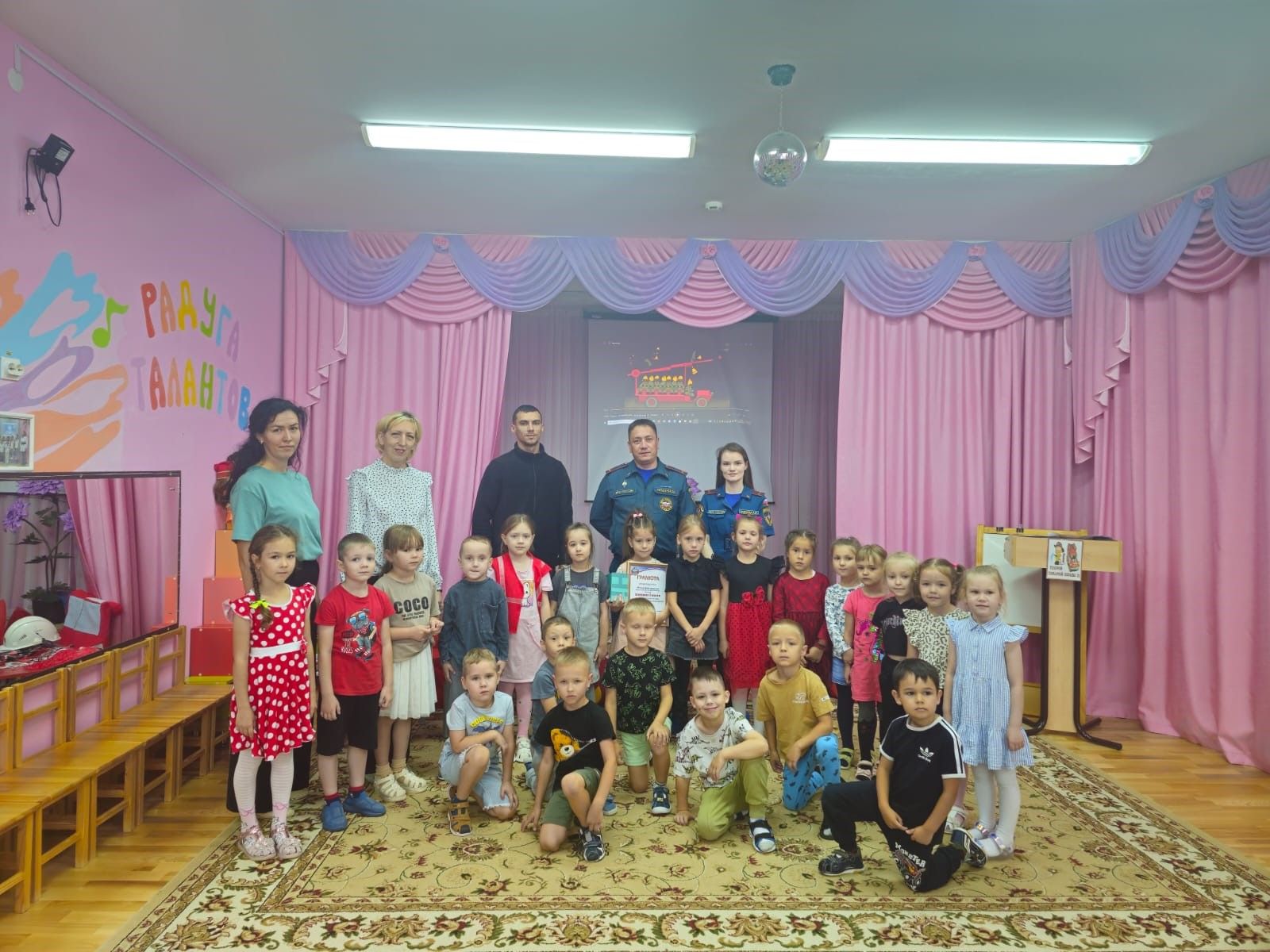 В Лениногорске наградили победителей конкурса рисунков на тему пожарной безопасности