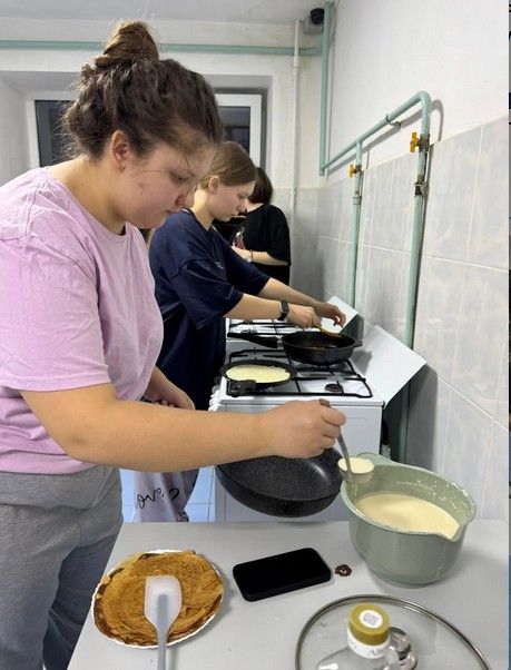 Студенты в Лениногорске напекли праздничных блинов