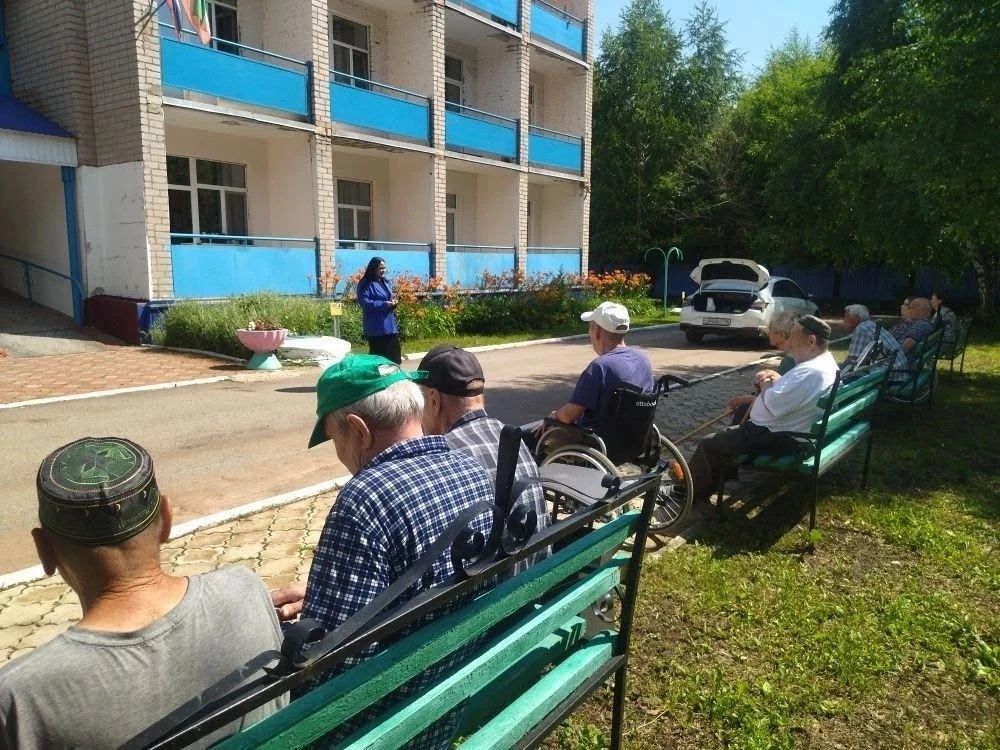 Госавтоинспекция Лениногорска побывала в гостях в доме-интернате для престарелых