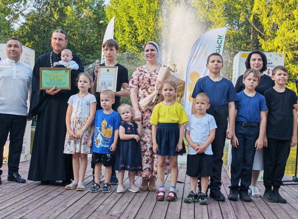 В Лениногорске семьи Золотухиных и Кульдюшевых награждены медалями «За любовь и верность»