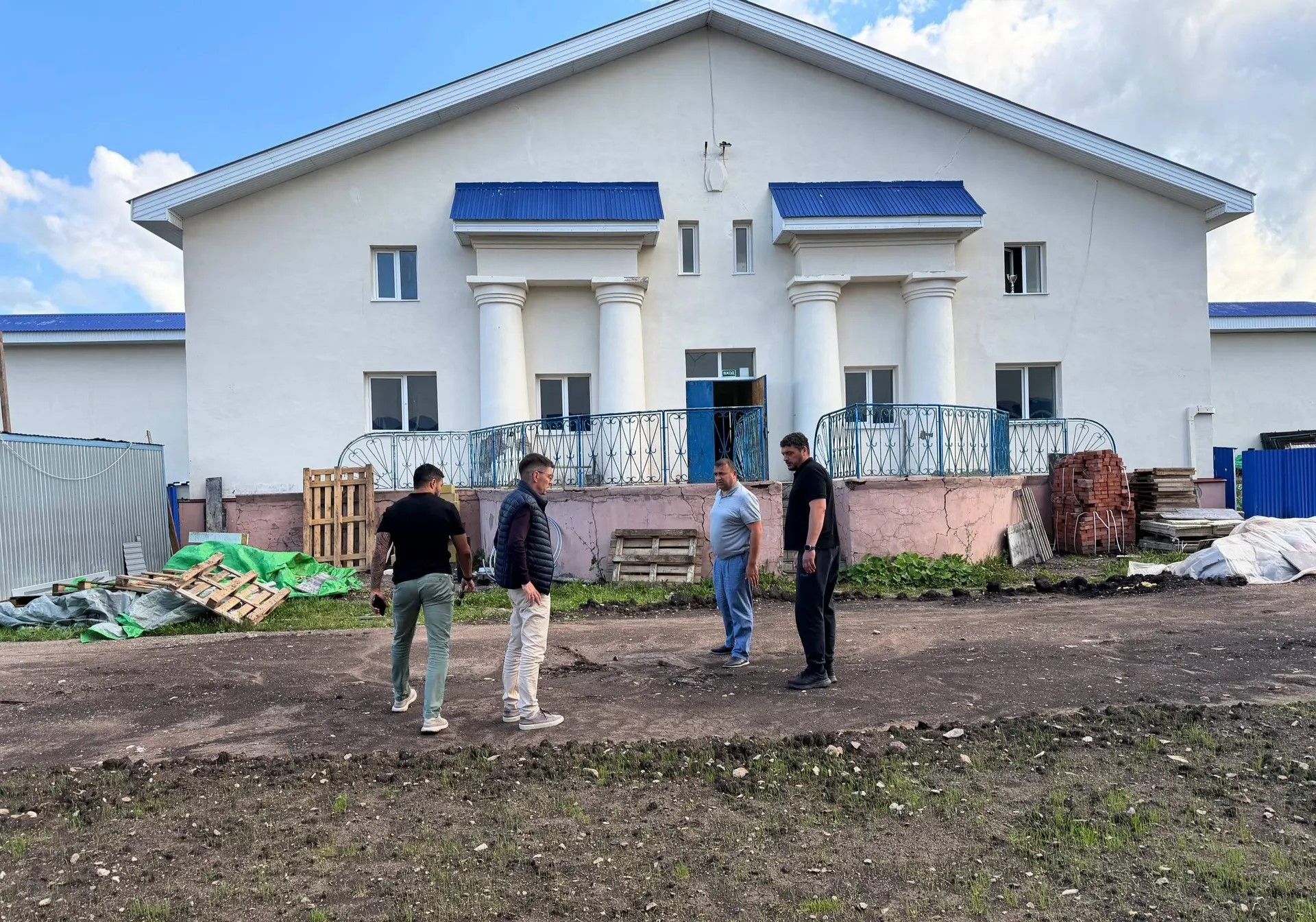 В Лениногорске завершается строительство нового крытого футбольного манежа
