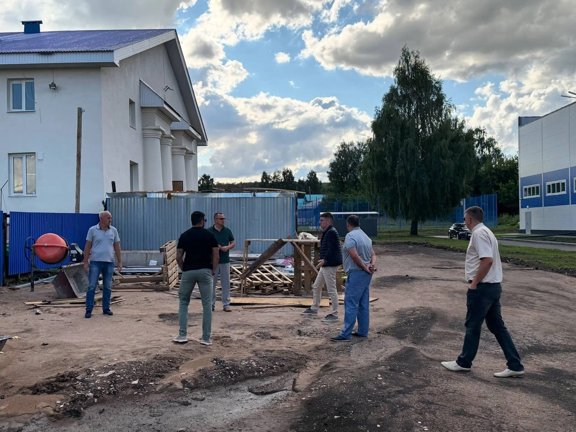 В Лениногорске завершается строительство нового крытого футбольного манежа