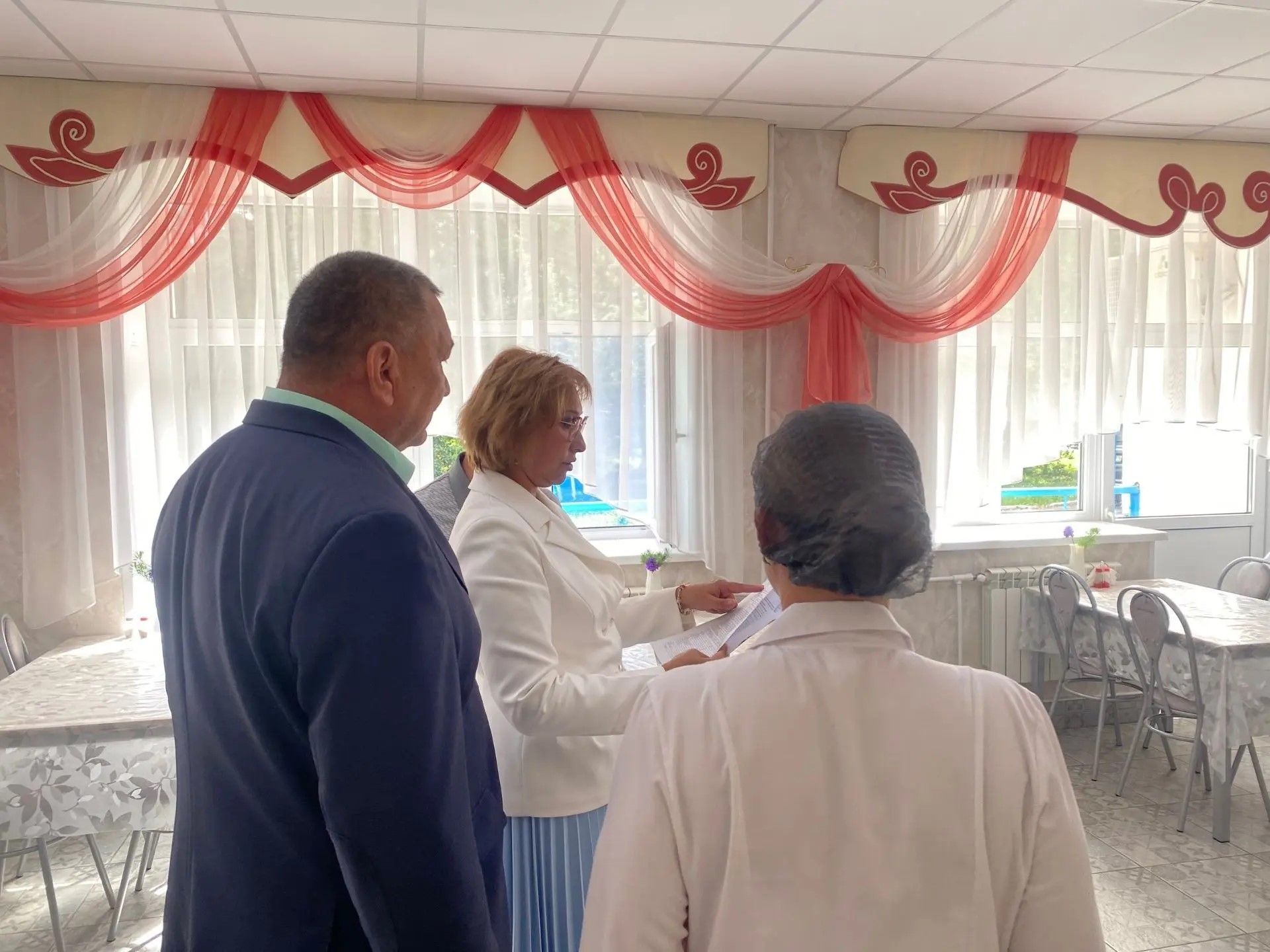 Министр труда РТ посетила Лениногорский дом-интернат для престарелых и инвалидов