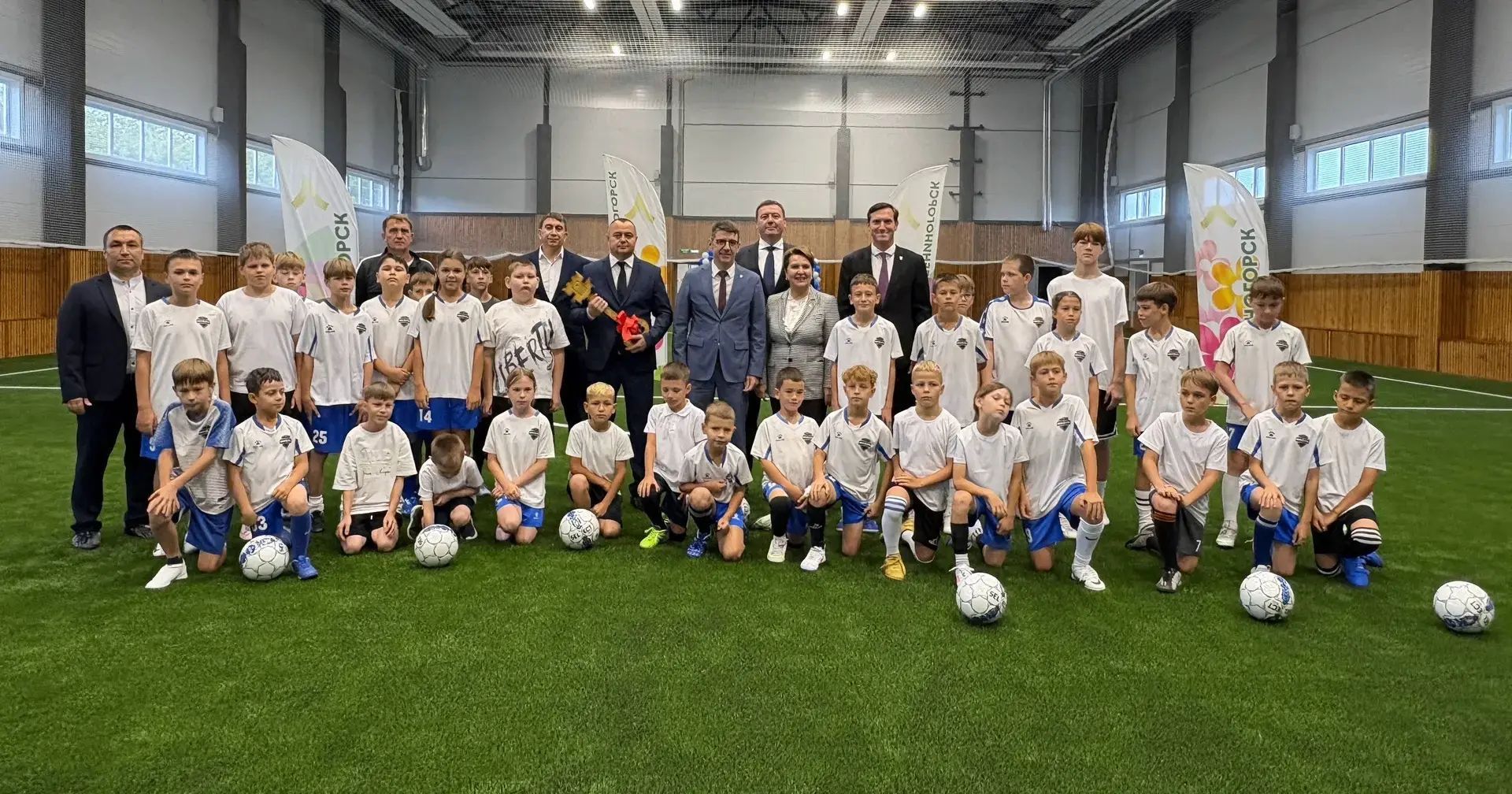 В Лениногорске официально открыли новый футбольный манеж