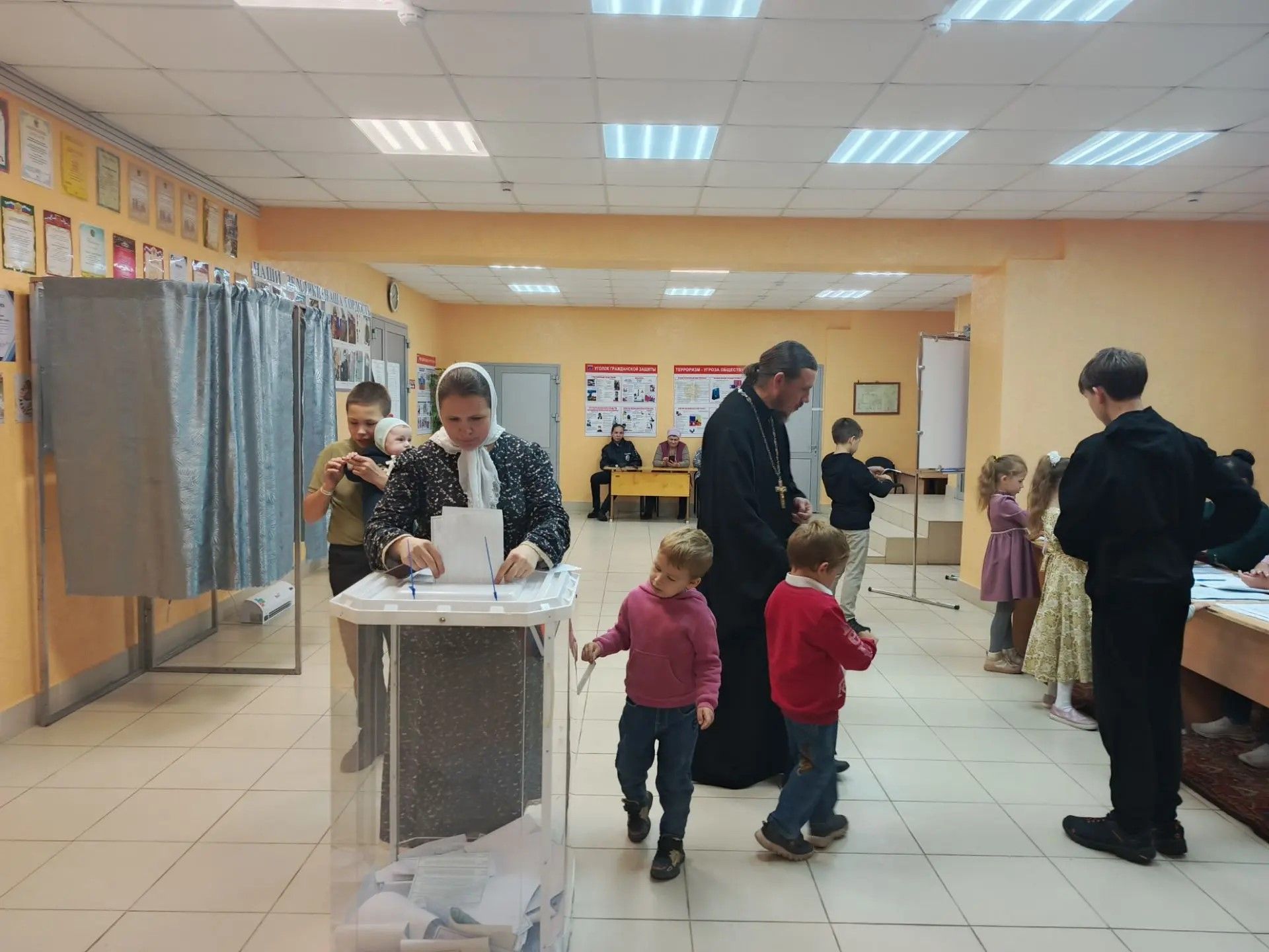 В Лениногорском районе Мария и Николай Псурцевы прибыли на выборы всей семьей