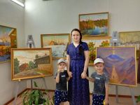 Лениногорцы посетили выставку картин талантливого художника Якова Лукьяненко