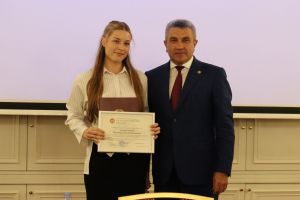 В Татарстане отметили выпускников, получивших максимальные баллы на ЕГЭ