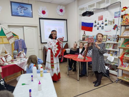 Лениногорские школьники побывали на мастер-классе по изготовлению чувашского женского головного убора