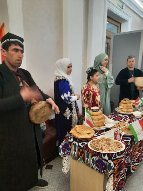 В Лениногорске на празднике Навруз  звучали песни на разных языках, угощали сумаляком