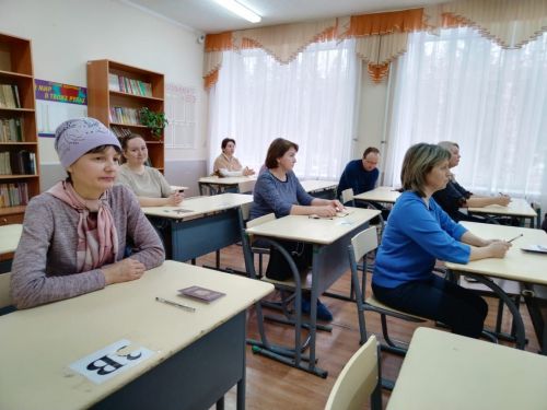 В Лениногорске порядка 60 родителей будущих выпускников сдали пробный ЕГЭ по русскому языку