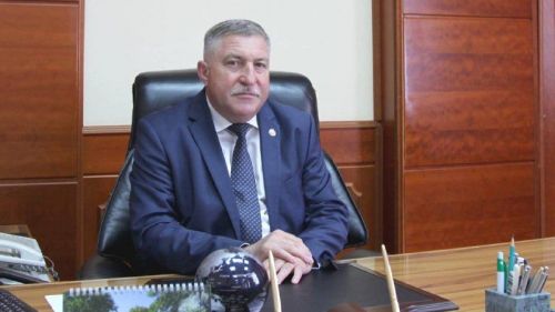 Мэр Лениногорска поздравил выпускников с окончанием школы