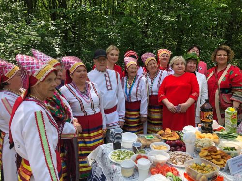В селе Мордовская Кармалка Лениногорского района на мордовском сабантуе угощали редкими национальными блюдами