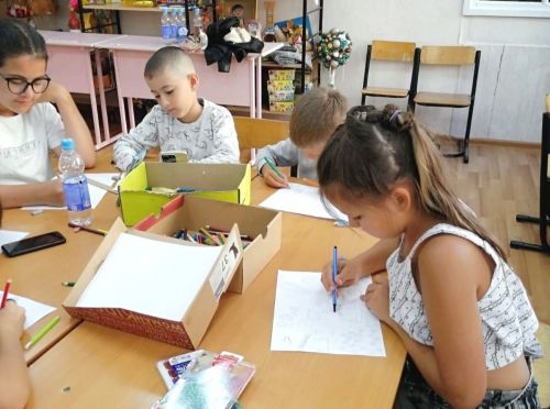 В Лениногорске ученики лицея №12 присоединились к конкурсу рисунков к 80-летию добычи нефти в Татарстане