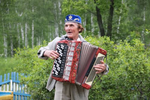 Лениногорцев приглашают на конкурс гармонистов