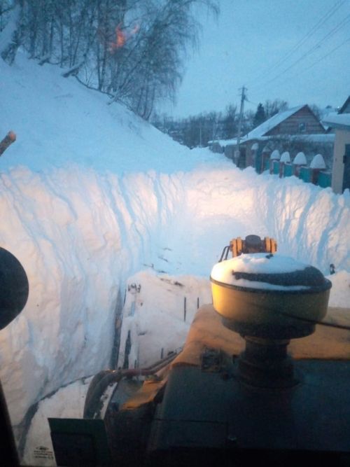 В Лениногорске продолжается борьба с последствиями снегопада