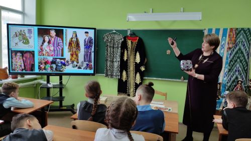 Специалисты Центральной детской библиотеки Лениногорска провели для учеников виртуальное путешествие по Узбекистану