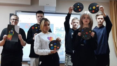 В Лениногорске подростки рисовали на тему космонавтики