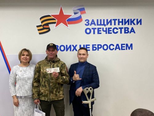 Воевавшему контрактнику из Лениногорск вручили удостоверение ветерана боевых действий