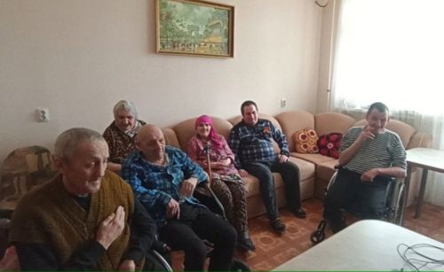 Жители дома-интерната для инвалидов Лениногорска посмотрели фильм «А зори здесь тихие»