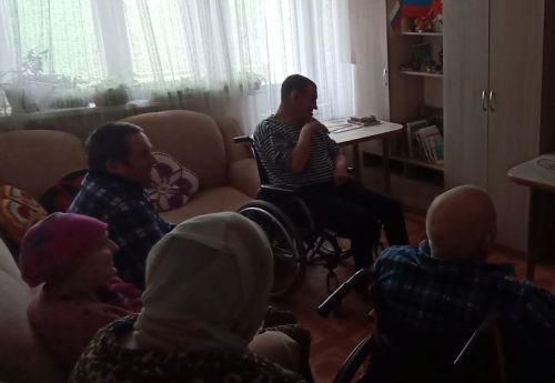 Жители дома-интерната для инвалидов Лениногорска посмотрели фильм «А зори здесь тихие»