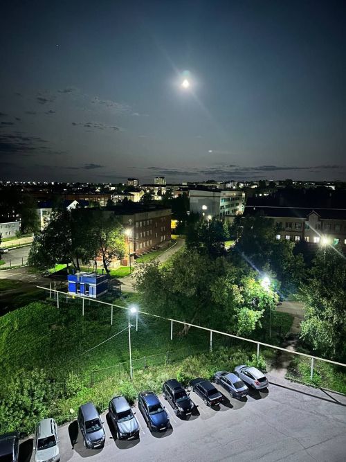 В Лениногорске запечатлели луну красного цвета