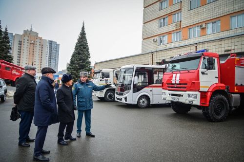 Рустам Минниханов встретился с представителями МЧС