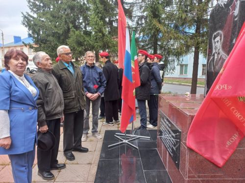 В Лениногорске на месте гибели Александра Кондратьева, был установлен памятный камень